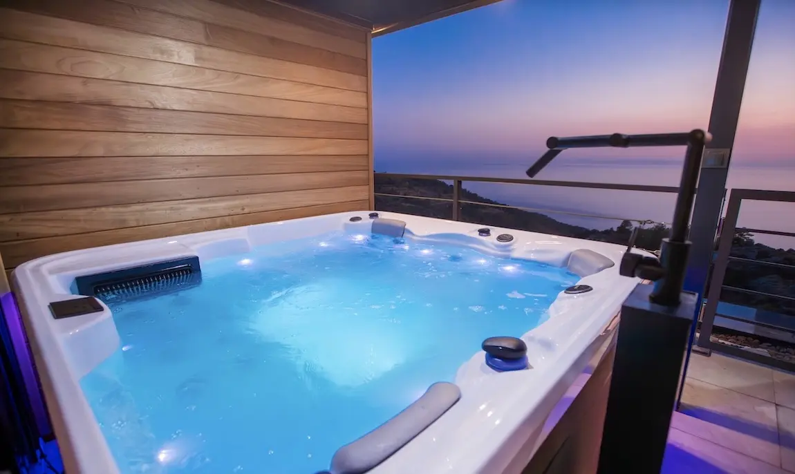 Jacuzzi tub